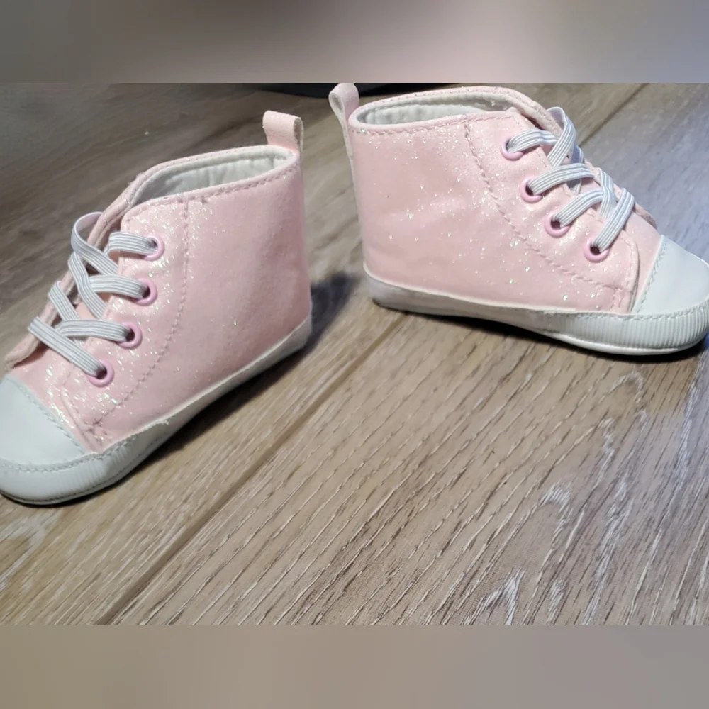 Koal Baby Boutique Pink and White Glittery Crib Slip-on Shoe Size 2